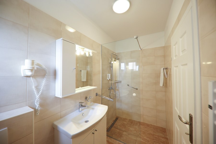 Hotel Murter - Deluxe Double Room with Balcony and Sea View - 4