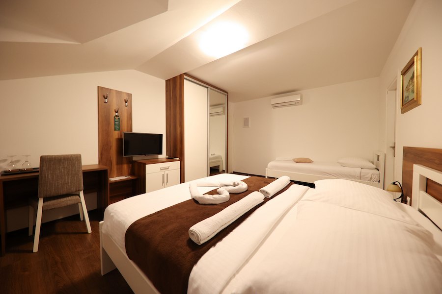 Hotel Murter - Superior Triple Room with Balcony and Sea View - 1